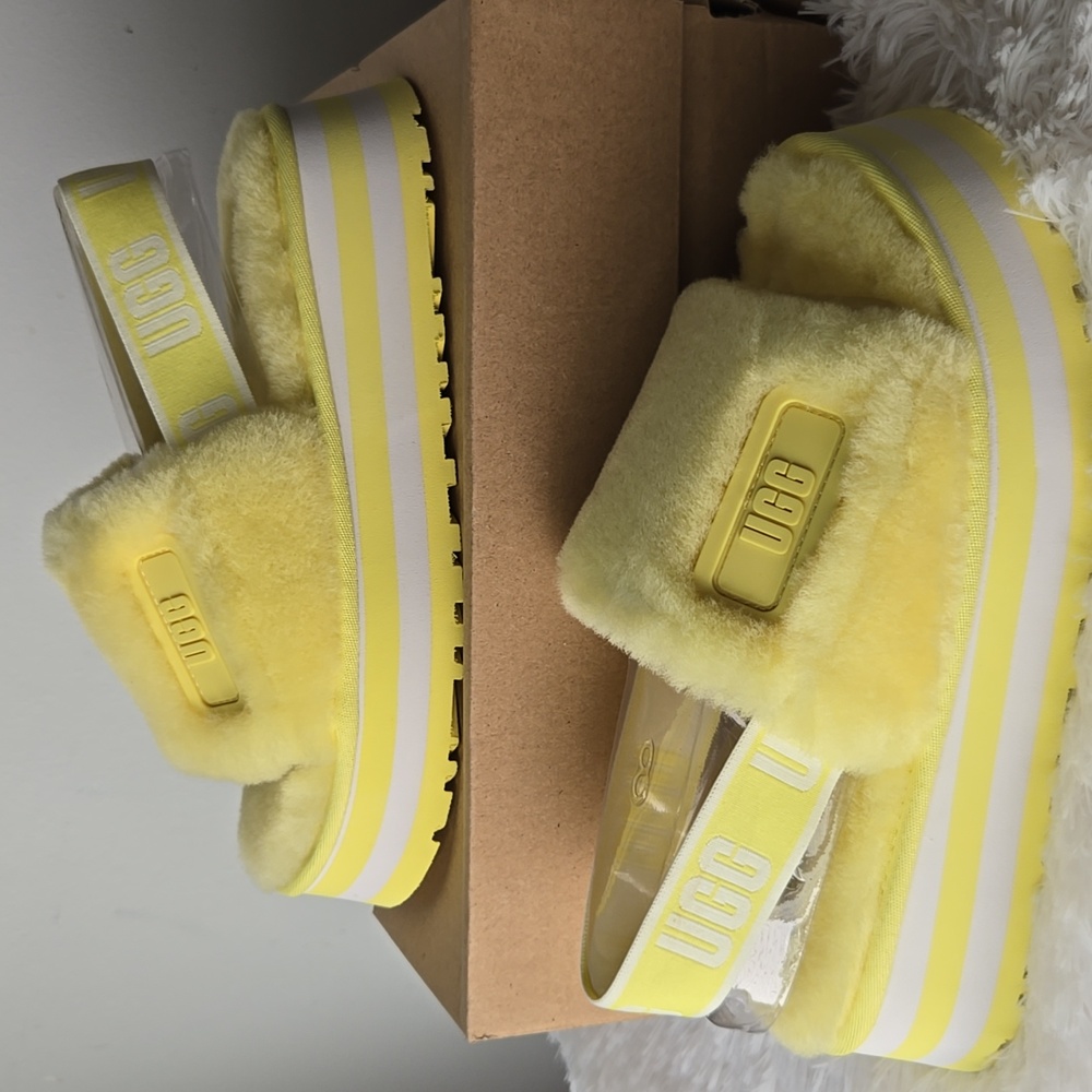 UGG Women's Disco Slide Bright Yellow Fluffy Platform Slippers Women's US 6 - Picture 3 of 4